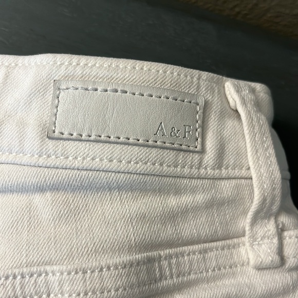 Abercrombie & Fitch Simone High-Rise White Denim Shorts sz 27 /4 EUC - Picture 10 of 10